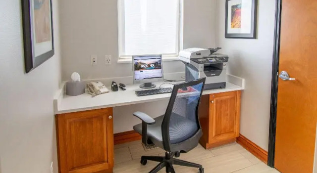 Holiday Inn Express Hotel & Suites Limon I-70/Exit 359, Book Hotel Hoteller i Limon med parkering, Parkering