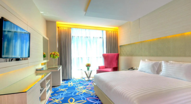 Кровать в общем номере One One Bangkok
