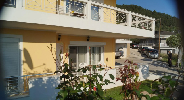 Τhe Sunny Apartments, Забронировать Апартаменты/квартира Отели периферийной единицы Теспротия с парковкой, Парковка