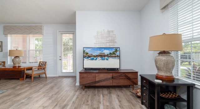 La Vista Lakeview Deluxe 3 Bedroom Condo by RedAwning, Rezerwuj Apartament Orlando Kissimmee