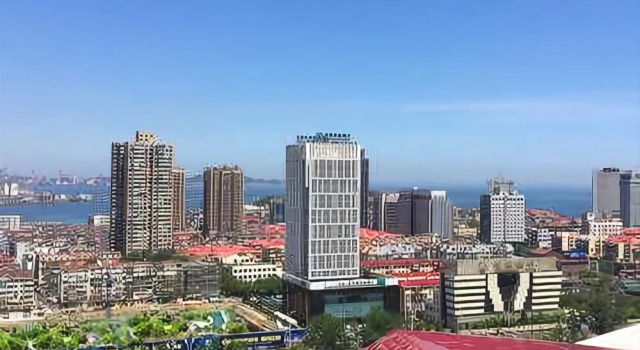 Parallel World Sea-view Hotel