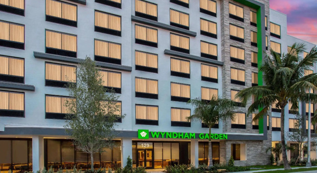 Четырёхместный люкс c 1 комнатой Wyndham Garden Ft Lauderdale Airport & Cruise Port