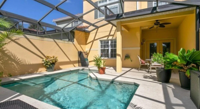 4 Bedroom 3 Bathroom Town Home With Splash Pool