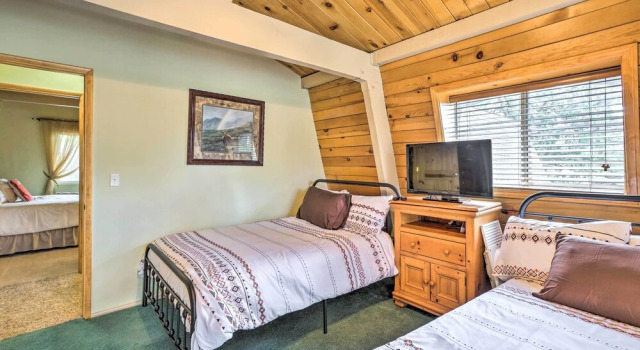 Коттедж с 2 комнатами 'château Forêt' in Big Bear w/ Hiking Trail Access