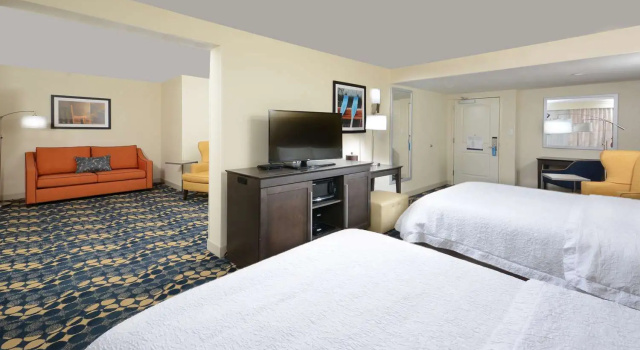 Люкс Hampton Inn Roxboro