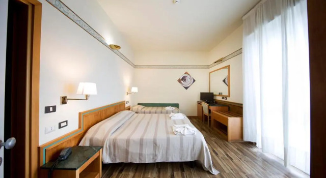 Hotel Marina Bay, Забронировать Отель Мирамаре Римини