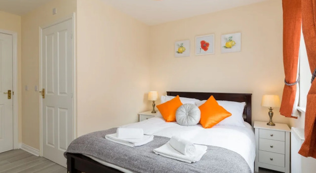 Апартаменты Luxury Two Bed Apartment With Parking - Wolverhampton