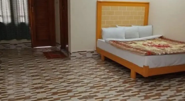 Muree Continental Hotel & Restaurant, Забронировать Отель Сайду Шариф провинция Хайбер-Пахтунхва