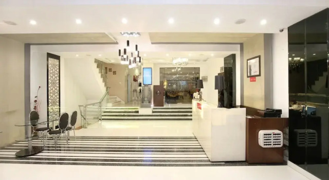 OYO 15134 Hotel Downtown, Book Hotel Hoteller i Punjab med parkering, Parkering