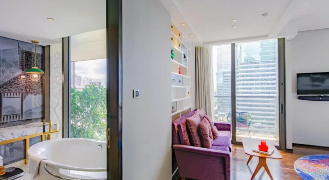 Двухместный номер Premium с балконом и с видом на город Hotel Indigo Bangkok Wireless Road by IHG