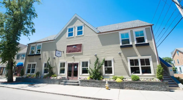Апартаменты The Newport Lofts - 546 Thames Street