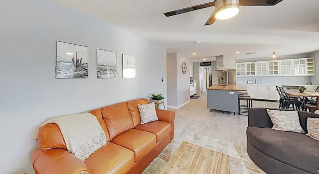 New Listing! Chic Haven W/ Private Pool, Game Room 4 Bedroom Home, Забронировать Дом для отпуска Скотсдейл 