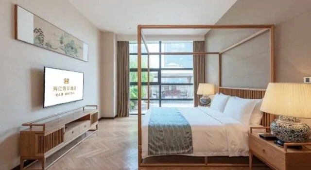 Четырёхместный люкс с 2 комнатами Chongqing River Hotel