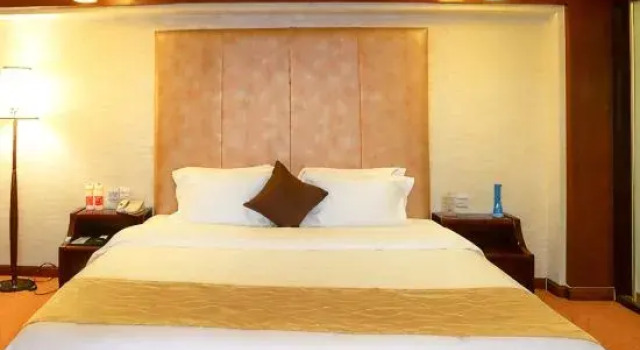 Люкс Business Foshan Xinruncheng Hotel