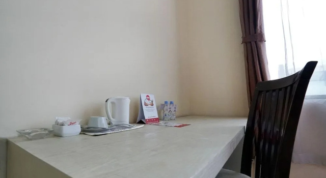 OYO 306 Koen Residence, Buchen Sie Hotel Hotels in Provinz Jakarta mit Parkplatz, Parkplätze