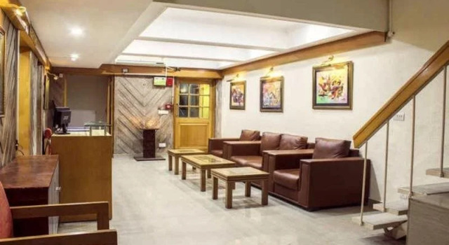 FabHotel Daffodils Inn Connaught Place, Забронировать Отель Отели Нью-Дели с парковкой, рядом с Музей Мадам Тюссо (Нью-Дели), Парковка