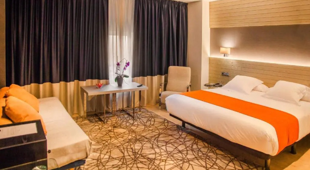 Люкс Hotel Avenida
