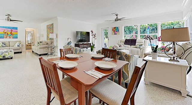 Lush Tropical W/ Private Pool - Near Beach 3 Bedroom Home