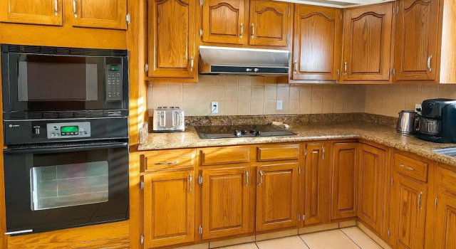 Коттедж Fun Retro Island Vibe Sleeps 17 Beach 1 Block 4 Bedroom Home