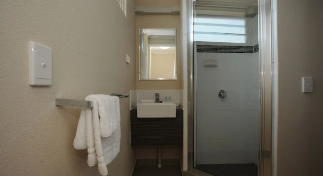 Standard- familie værelse med altan Shoredrive Motel
