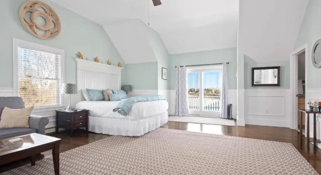 Люкс Luxury с балконом The Beacon Waterfront Inn