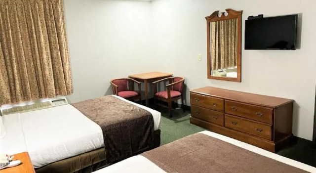 Четырёхместный номер Standard Star City Inn & Suites