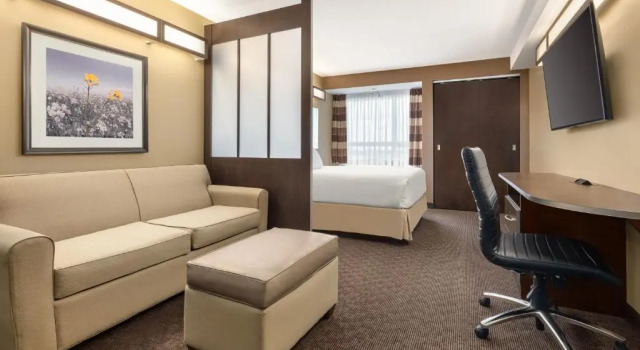 Двухместный номер Business Microtel Inn & Suites by Wyndham Estevan