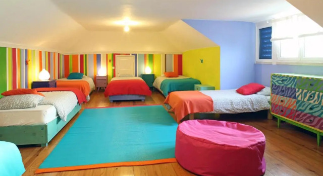 Кровать в общем номере Chill in Ericeira Surf House
