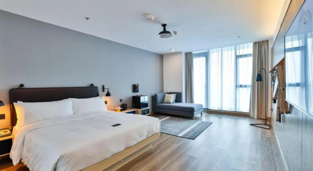 Номер Deluxe Moxy Shanghai Hongqiao NECC