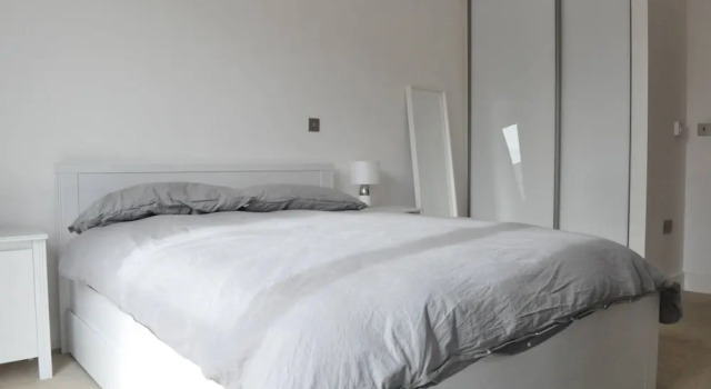 Modern 1 Bedroom Apartment in Brixton With Balcony, Varaa Huoneisto Asunnot kohteessa Merseyside, Huoneisto