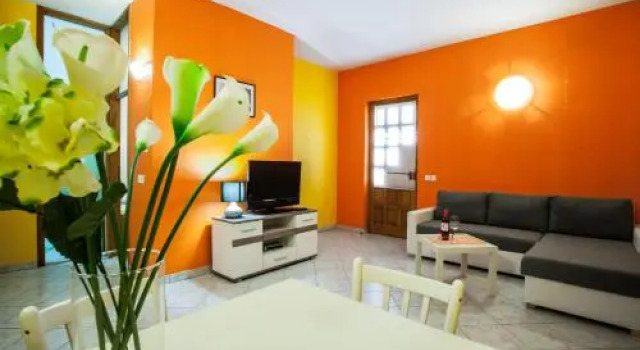 Apartments Lovic, Buchen Sie Ferienwohnung Hotels in Gespanschaft Split-Dalmatien mit Pool, Schwimmbad