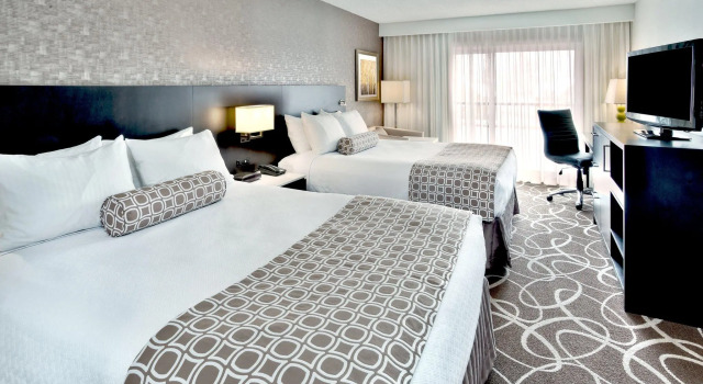 Четырёхместный номер Standard Crowne Plaza Kitchener-Waterloo by IHG