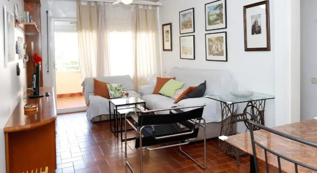 AT070 Platja, Varaa Hotelli Hotellit Tarragonès uima-altaalla, Uima-allas