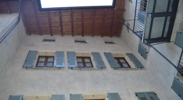 Parravicini Red Flower apartment