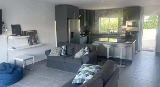 Spacious Villa. Large Rooftop. 4 Bedroom Sleeps 8, Buchen Sie Hotel Alvor Barlavento