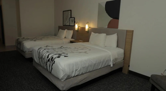 Номер Deluxe Express Inn & Suites