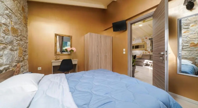 Kastro Stone House, Book Hotel Chrisi Akti 