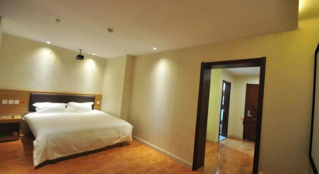 Huayi Hotel (Qingdao Tonghe Road), Забронировать Отель Shibei District Циндао