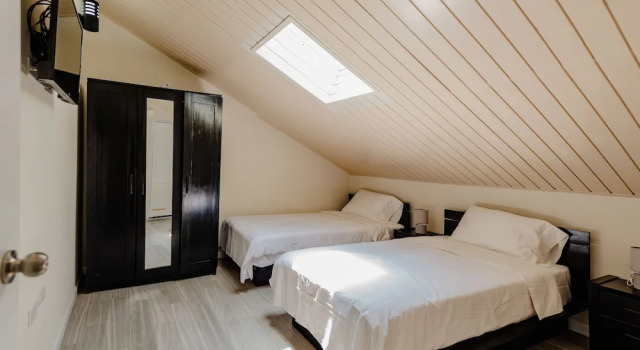 Elegant 2-bedroom Apartment 2 km From Eagle Beach