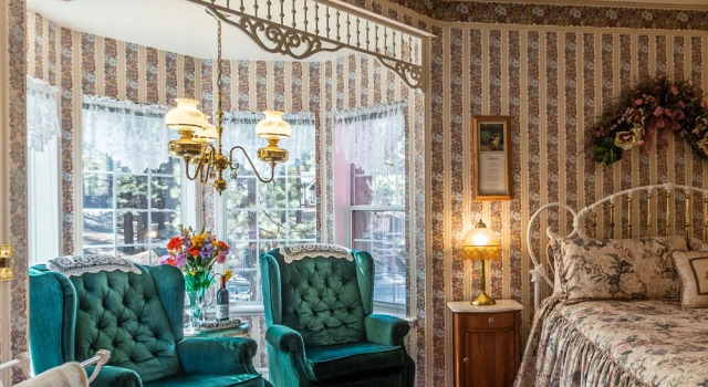 Apples Bed & Breakfast, Rezerwuj Bed and Breakfast Big Bear Lake Stany Zjednoczone