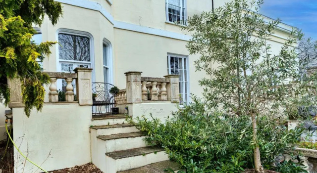 Stratford House - Luxury 4 Bed Townhouse, Забронировать Отель Отели Челтнем с парковкой, рядом с Cheltenham Playhouse, Парковка