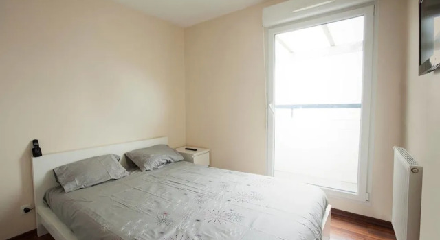 2-Bed Apartment Near Disneyland, Забронировать Апартаменты/квартира Отели Монтеврен с парковкой, Парковка