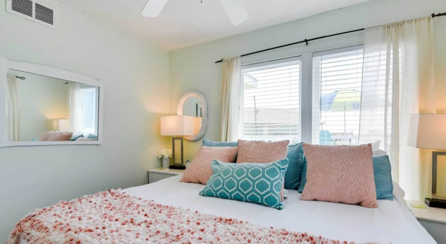 Коттедж Surfside Beach Home w/ Deck, Views & Beach Access!