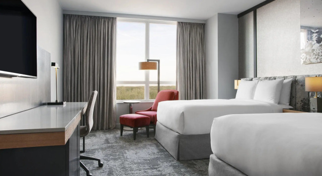 Четырёхместный номер Deluxe Loews Chicago OHare Hotel