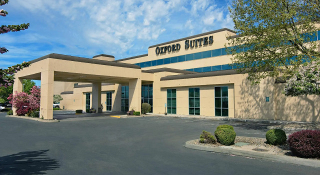 Четырёхместный люкс Oxford Suites Yakima