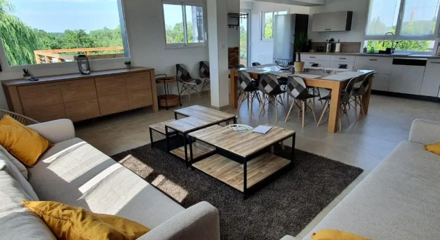 Gîte familial avec piscine privative chauffée, terrasse sur le Loir et proche du Zoo de La Flèche - FR-1-410-329, Забронировать Отель Ла-Флеш Sarthe, рядом с Plage de la Monnerie