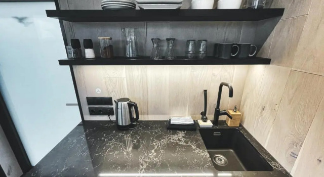 Коттедж с красивым видом из окна Basecamp Tiny House Eco-resort IJmuiden