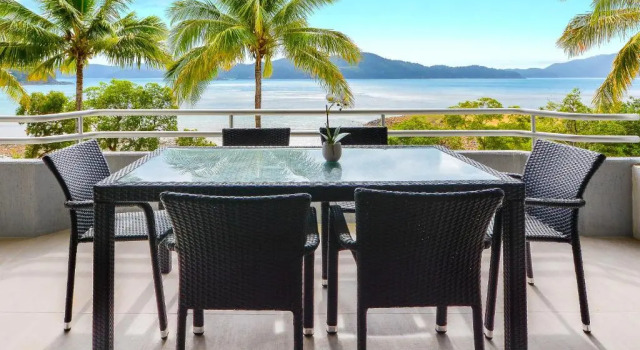 Апартаменты с 3 комнатами с видом на море Frangipani Apartments on Hamilton Island by HIHA