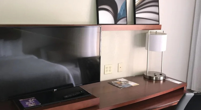 Четырёхместный номер Standard с видом на бассейн Courtyard by Marriott McAllen