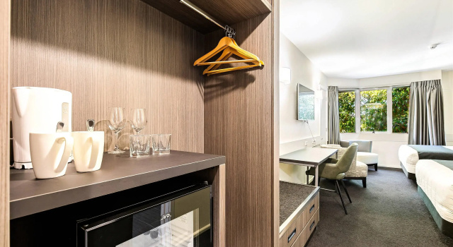 Четырёхместный номер Standard Hotel Elms Christchurch, an Ascend Collection Hotel